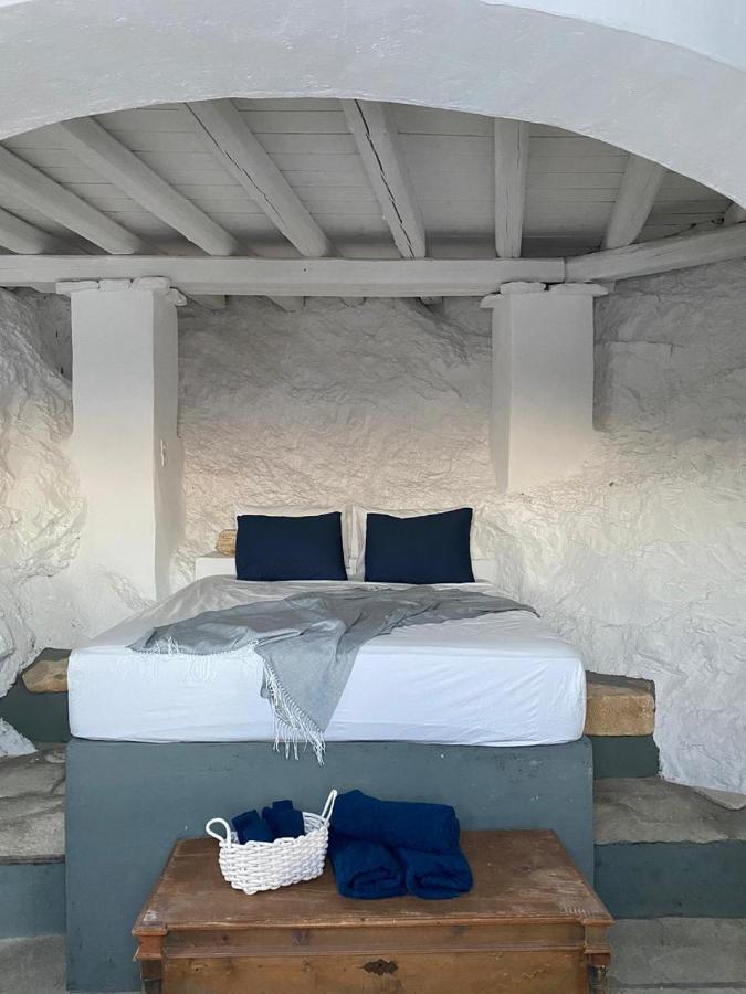 Windhouses * Serifos Town